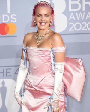Top 25 Hottest Female Singers in the World 2024 - Utah Pulse
