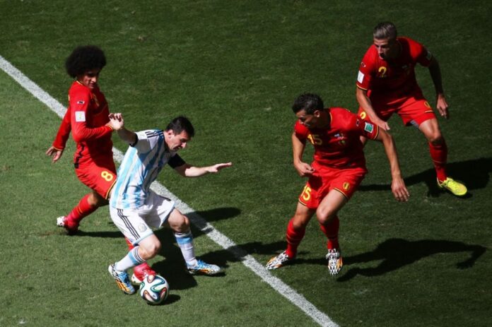 Big Football Matches Are Played at Same Time